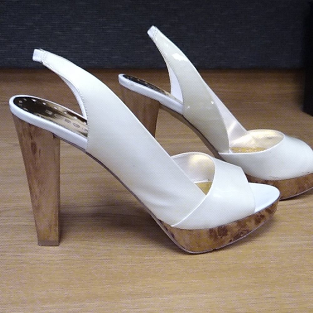 BCBGIRL SIZE 8.5 High Heel Shoes Cream color wood grain heels - Picture 4 of 10